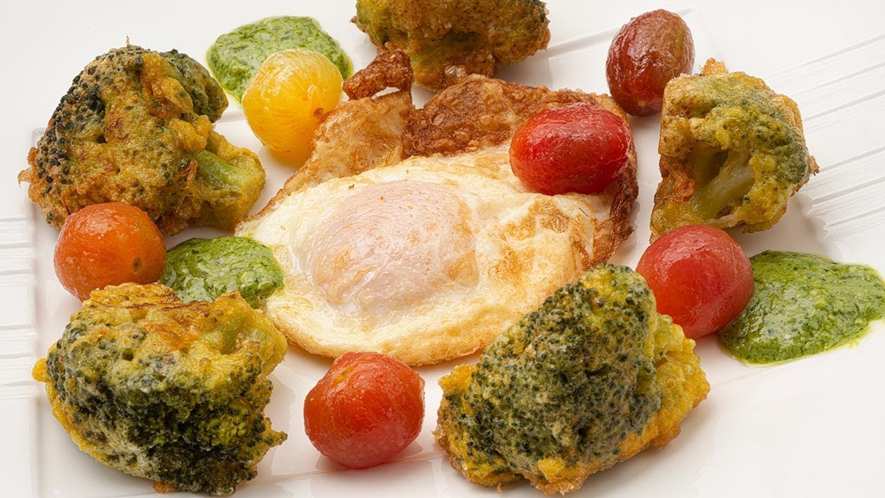 Huevo frito con brócoli, tomates cherry y pesto - Cocina abierta de Karlos Arguiñano