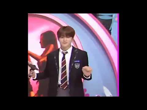 은은하게 뒤에서 춤추는 정재현