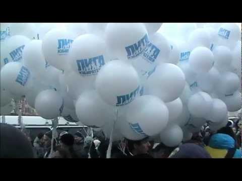 Запускаем шарики в небо. Белые шарики в небе. Шары запускающие в небо. Дети запускают шары в небо. Акция белый шар.