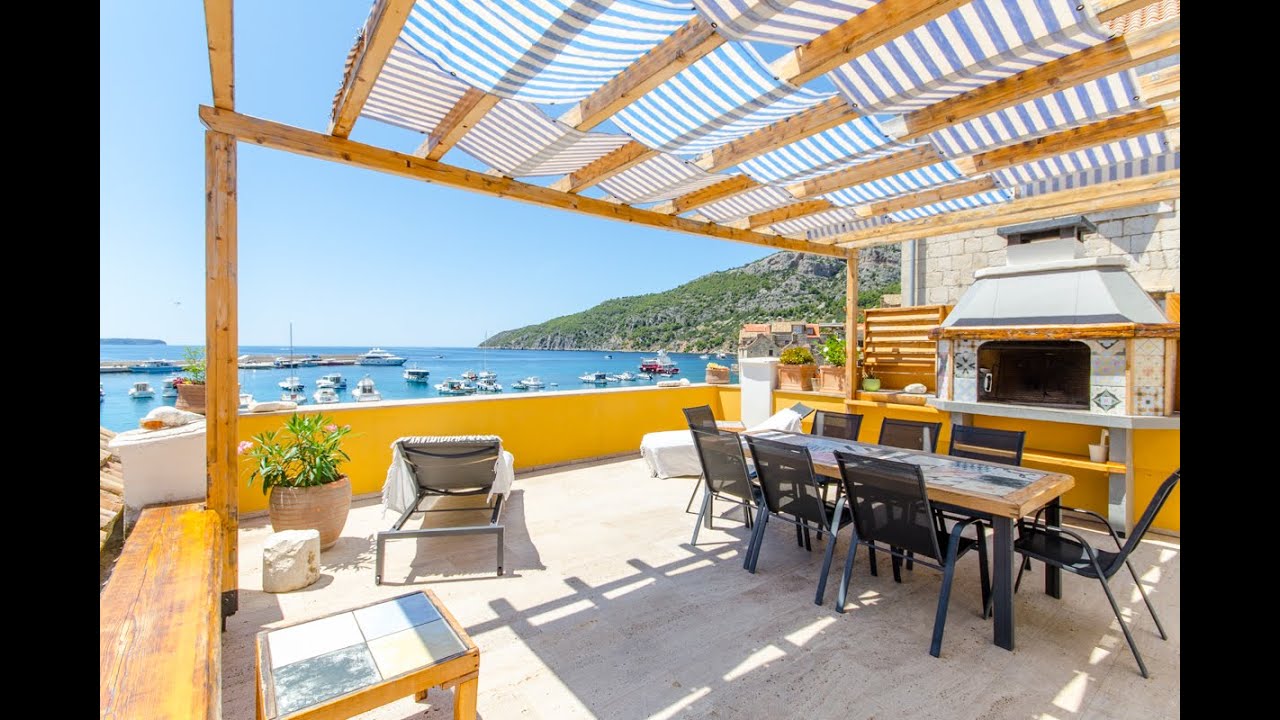 Komiža - First row renovated authentic stone villa