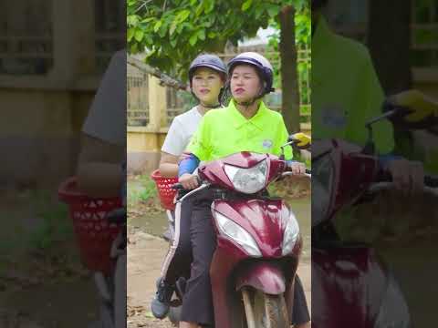 Video Lâm Vỹ Dạ chạy xe máy chở RICH KID Ngọc Thanh Tâm đi... - youtube