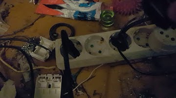 Xenon short arc lamp.    Pulsed mode :)