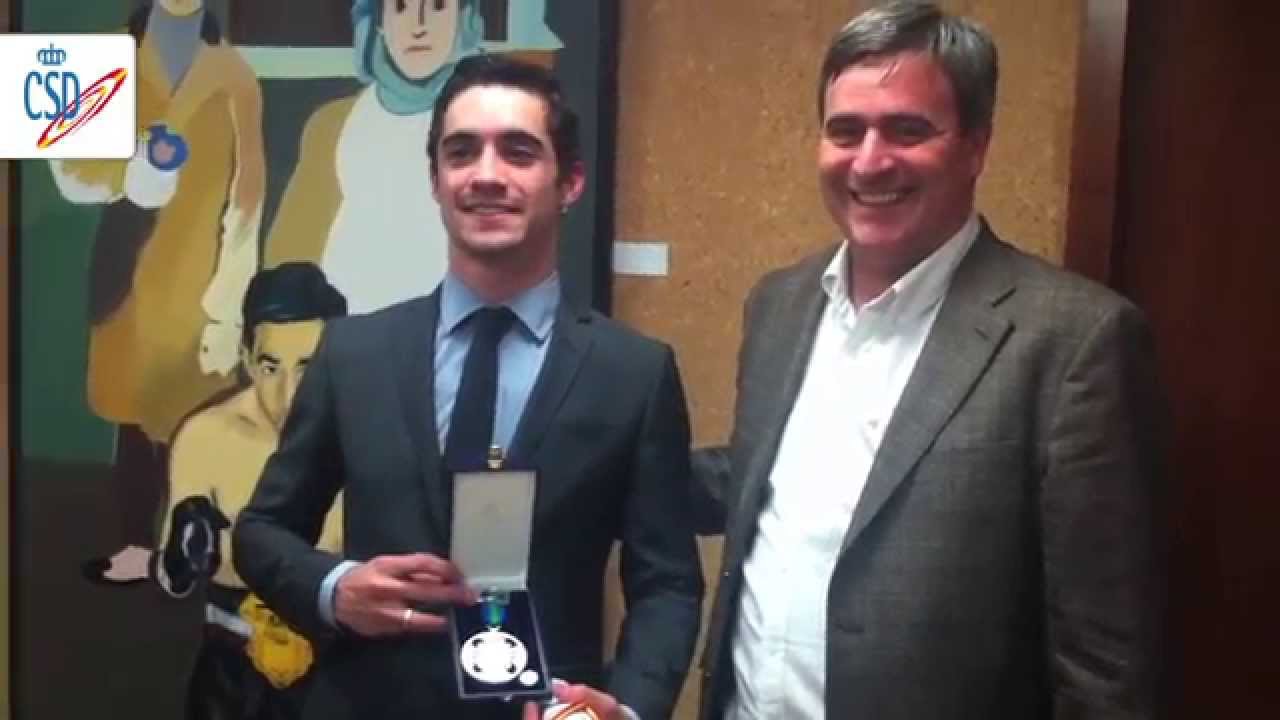 Javier Fernández recibe la medalla de la Real Orden del Mérito Deportivo consejo comunitario