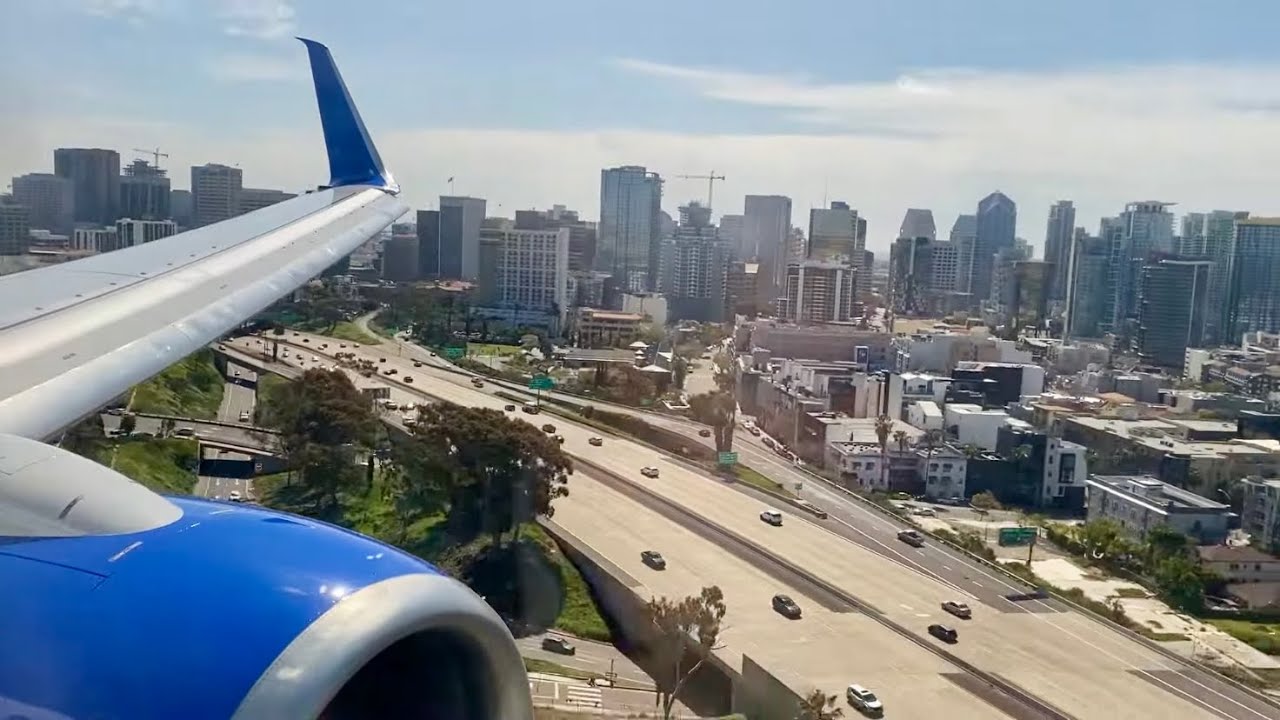 Incredible San Diego city view landing - United Airlines - Boeing 737-900