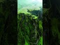فيديوهات للمونتاج والتصميم منظر الجبل والسهل الأخضر