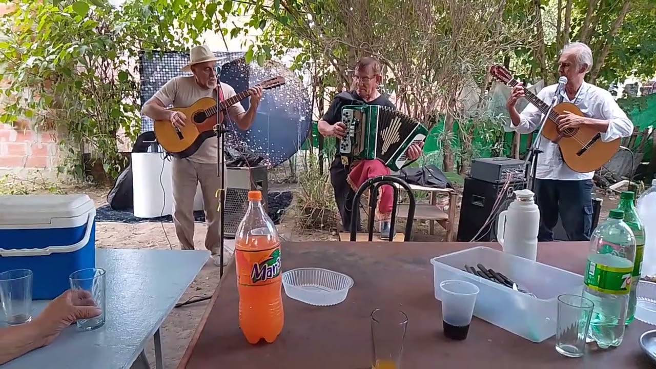 Duo gomez-cabral con flores/enciso