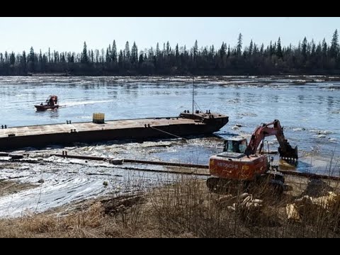 Цветные реки и нефтяные берега: кто ответит за экологическую катастрофу в Коми?