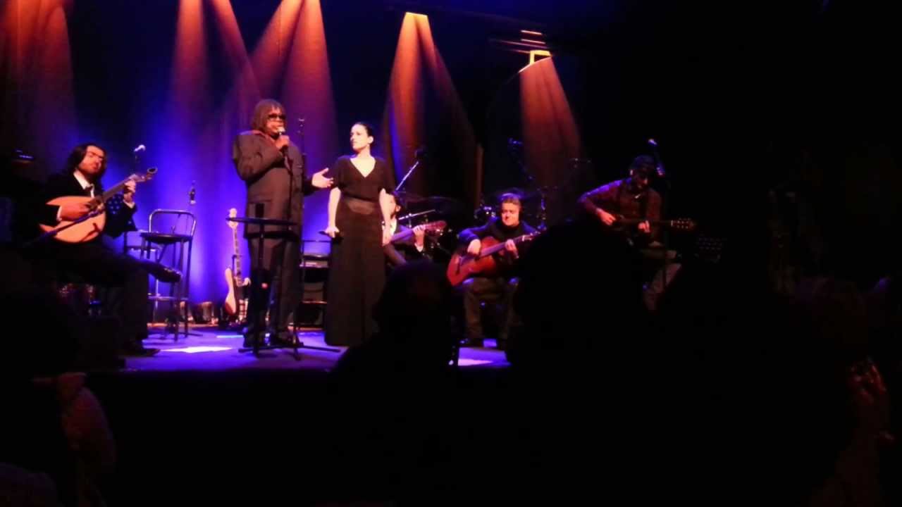 Milton Nascimento canta fado pela primeira vez - dueto con Carminho