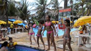 Leticia Dançando Na Crocobeach , Praia Do Futuro , Fortaleza - Ce