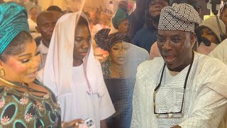 Download Lagu K1 De Ultimate laat babymama Bisola Badmus Çry zien terwijl hij haar zoon op het podium accepteer... MP3