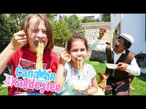 Oyun videoları. Canavar kardeşler İndomie Noodles yapıyorlar