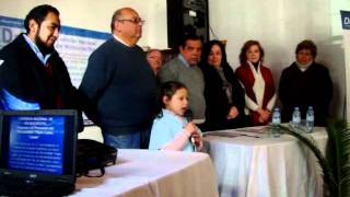 Lourdes canta himno en guarani