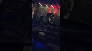 Duvarlara Yazıyorum Ismini