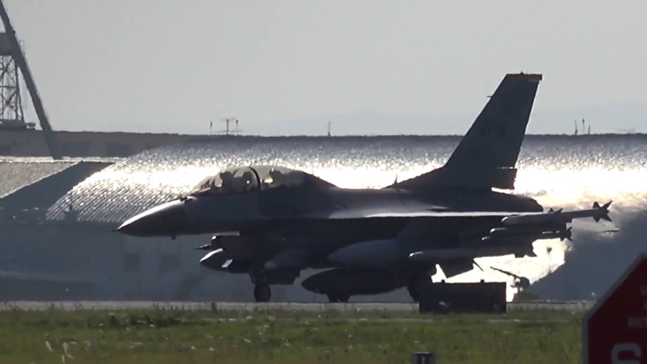 16 10 4 航空自衛隊三沢基地 爆装すぎるf 16 アフターバーナーテイクオフ Youtube