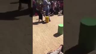 قاسم بدري يعتدي علي طالبات جامعة الاحفاد في السودان