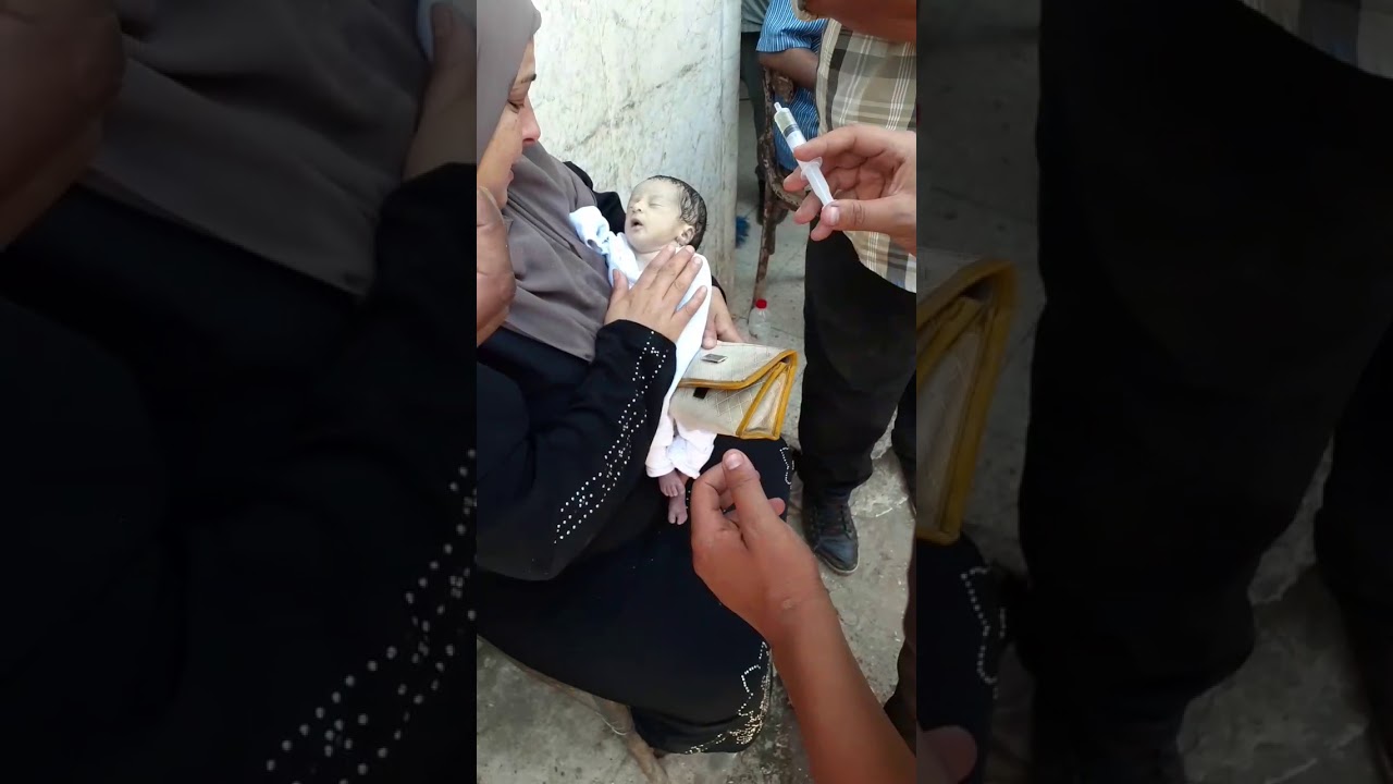 الفيديو الأصلي العثور على طفله رضيعه في صندوق القمامه(الزباله)المنصورة ش الجلاءبجوار شركة البلتاجون