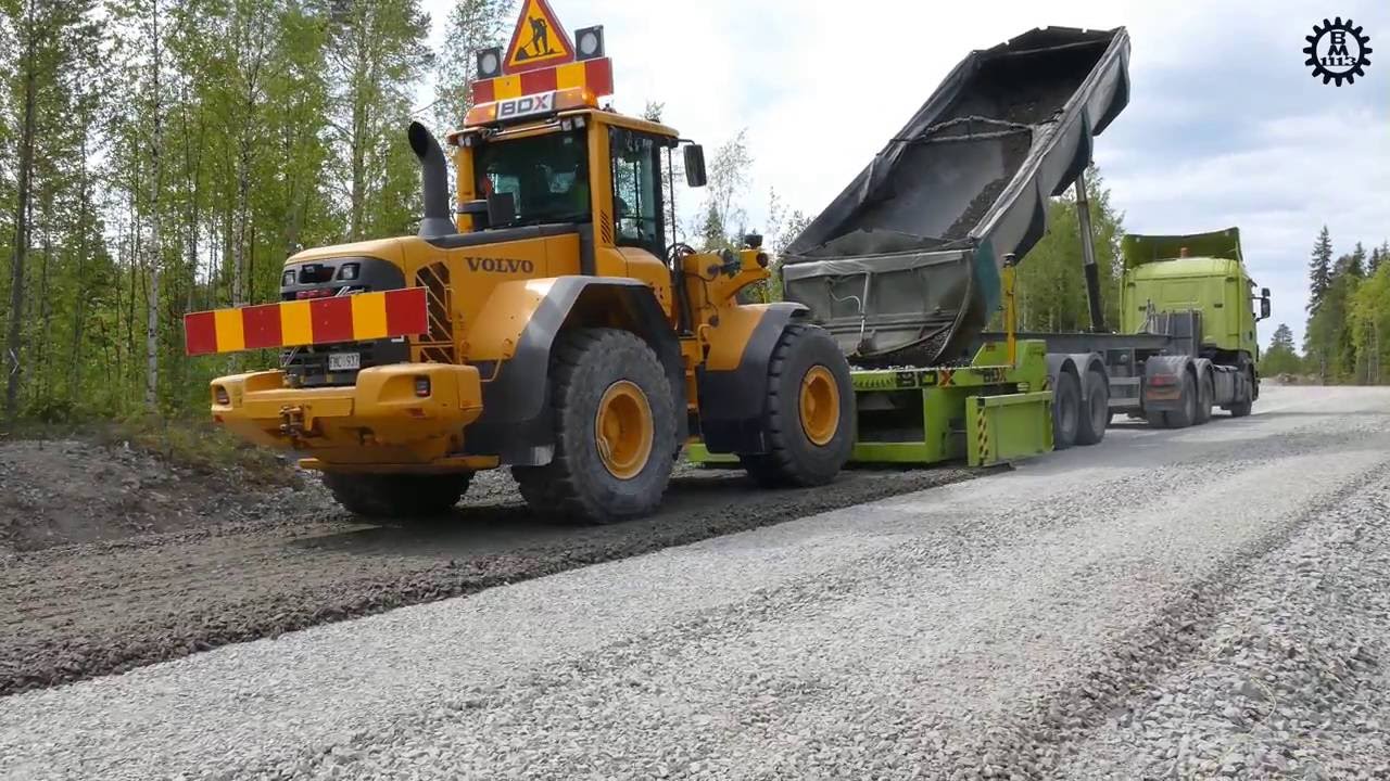 Volvo L110F with Reptail Gravellayer / Grusläggare [In 4K Resolution]