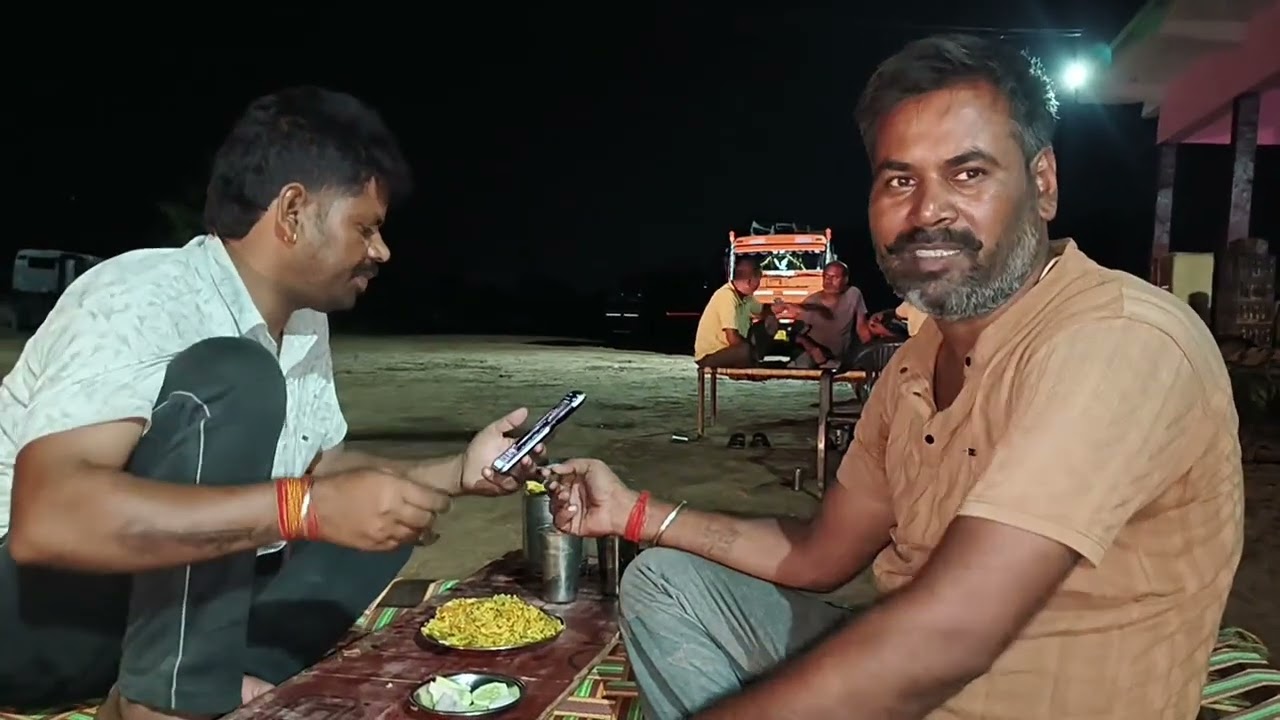 #रास्ते परेशानी से#रात लेट चावल खाएं#वीडियोवायरल करें 😎😎🫣🤭💔🍅♥️♥️🤪🤪