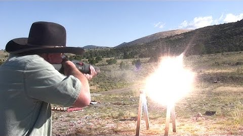 Shooting The Weatherby SA-08 Shotgun - I Love This Shotgun!!