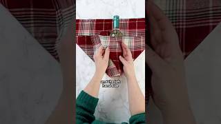 How to wrap a wine bottle for a beautiful 2-in-1 gift 🎀 #giftwrapping #hostessgifts