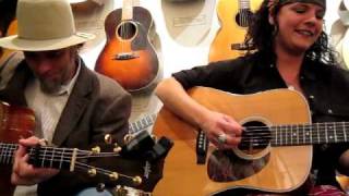 Video-Miniaturansicht von „Corinne West & Kelly Joe Phelps ~ Amelia“