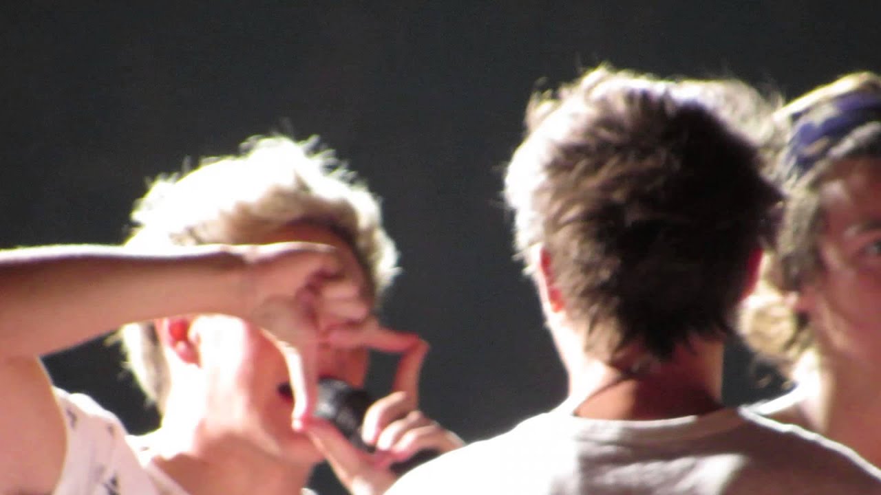 One Direction - Twitter Questions - Aug 9th Staples Center, LA