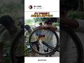 バイクを止めて金を要求した少年たち