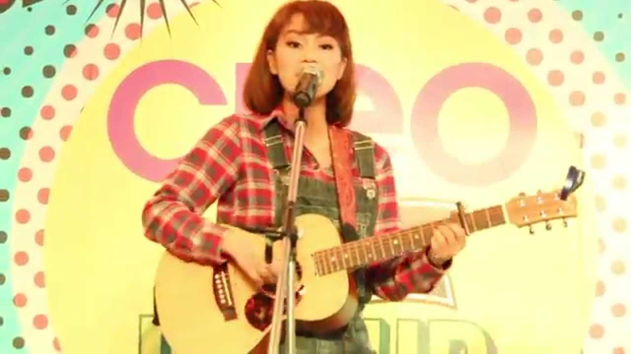 ครึ่งใจ - เอิ๊ต ภัทรวี @CLEO Office Pop-UP