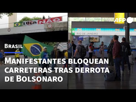 Manifestantes bloquean carreteras en Brasil por segundo da tras derrota de Bolsonaro | AFP