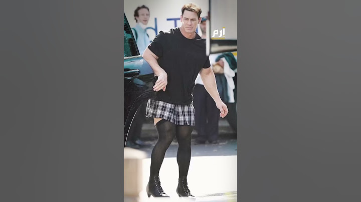 مشهد غريب لجون سينا بمكياج وتنورة وجوارب نسائية.. ما السبب؟