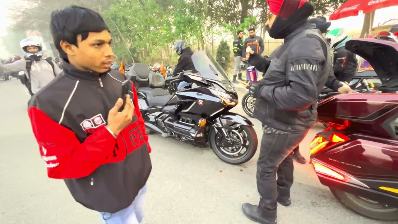 कार जैसी🫵🏻दिखने वाली बाइक🏍️कौन सी है भाई😅😅 || Top Speed AUTOBAHN: Honda Gold Wing || #video 