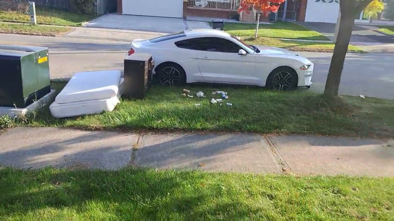 देखो कनाडा में कितना महंगा महंगा सामान रोड पर ऐसे ही छोड़ देते हैं!! Part 2