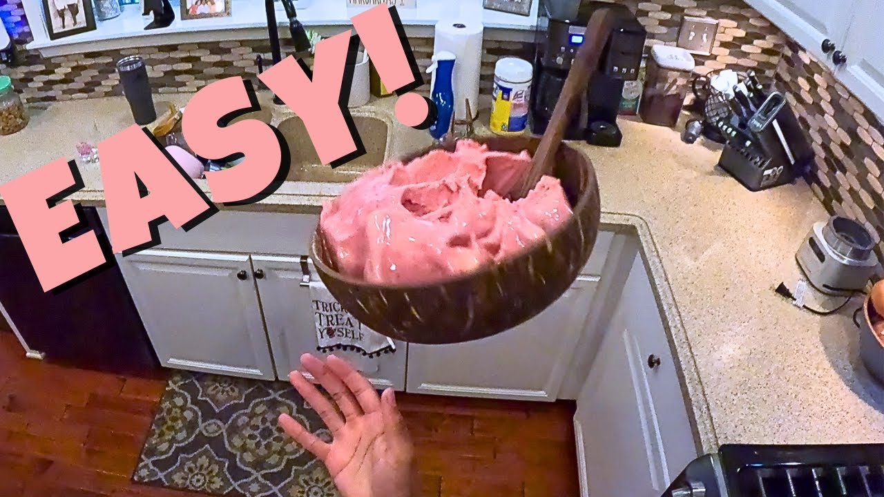 Клубничный смузи-боул из 4 ингредиентов