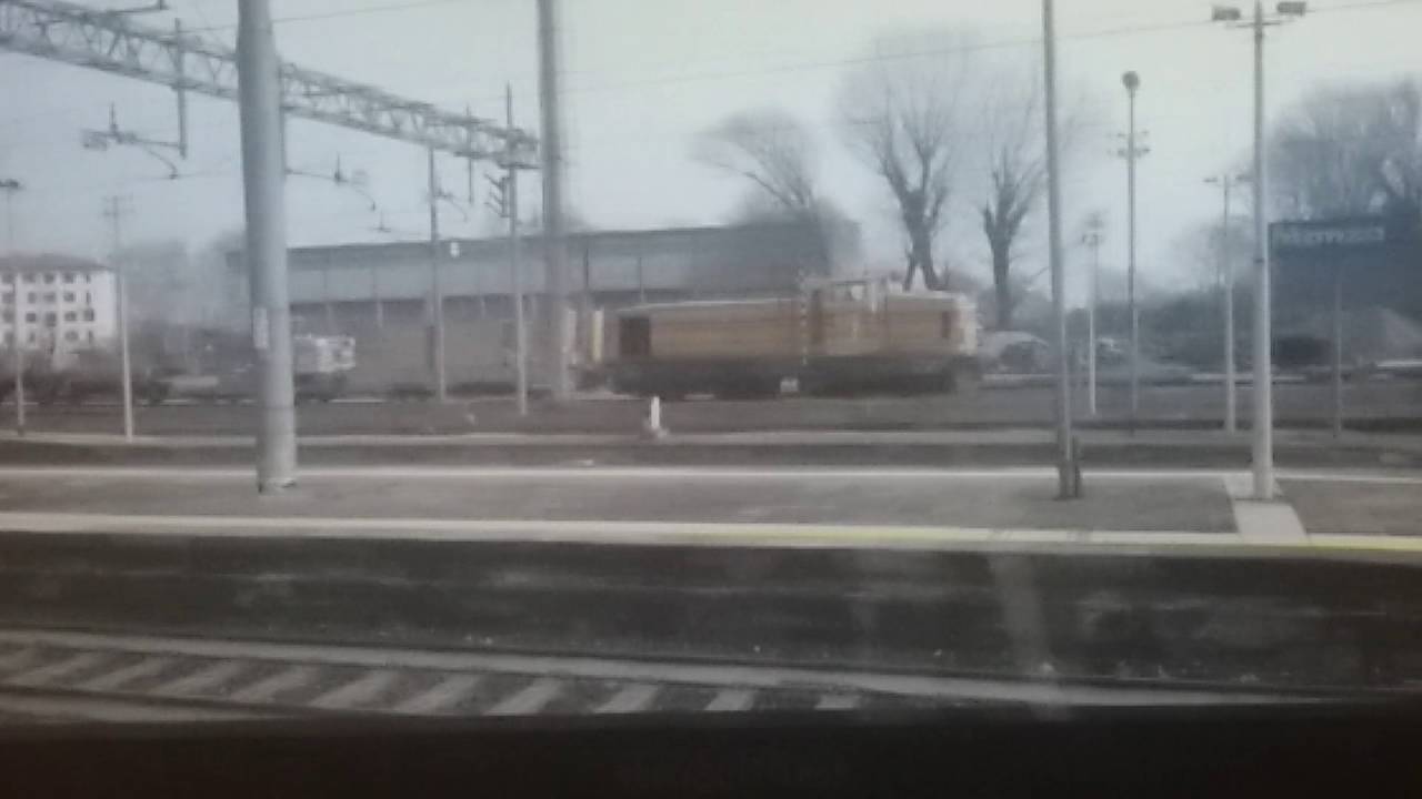 ANNUNCI ALLA STAZIONE DI MONZA