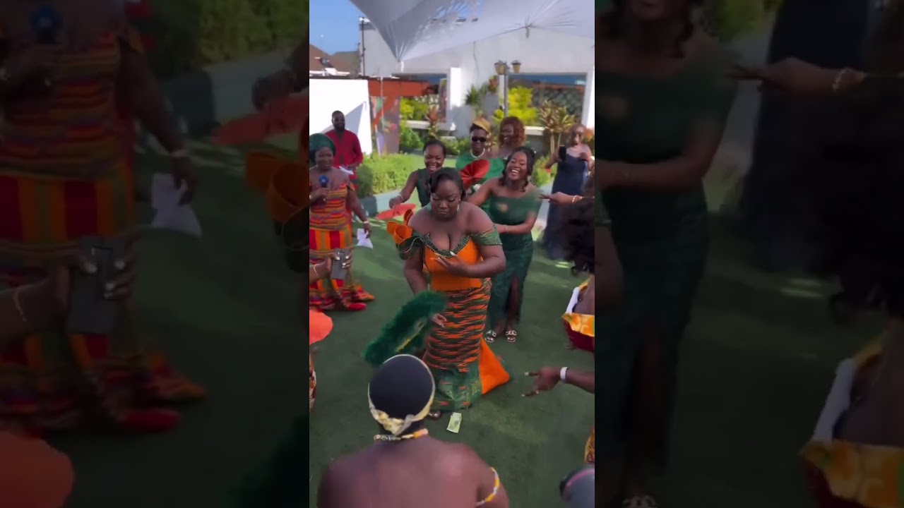 Bride & bridesmaids shows off a beautiful African print 