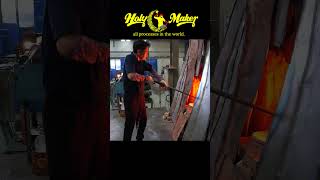 Erstaunliches Können! Arbeitsablauf in der Glasfabrik.