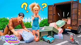 The delivery truck drops Barbie's packages, but Barbie fixes everything! Dollhouse play. screenshot 4