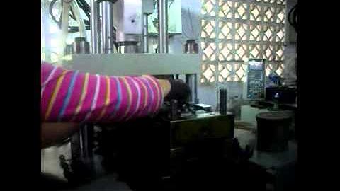 XTV-1000DS Vertical Double Slide Injection Machine Working