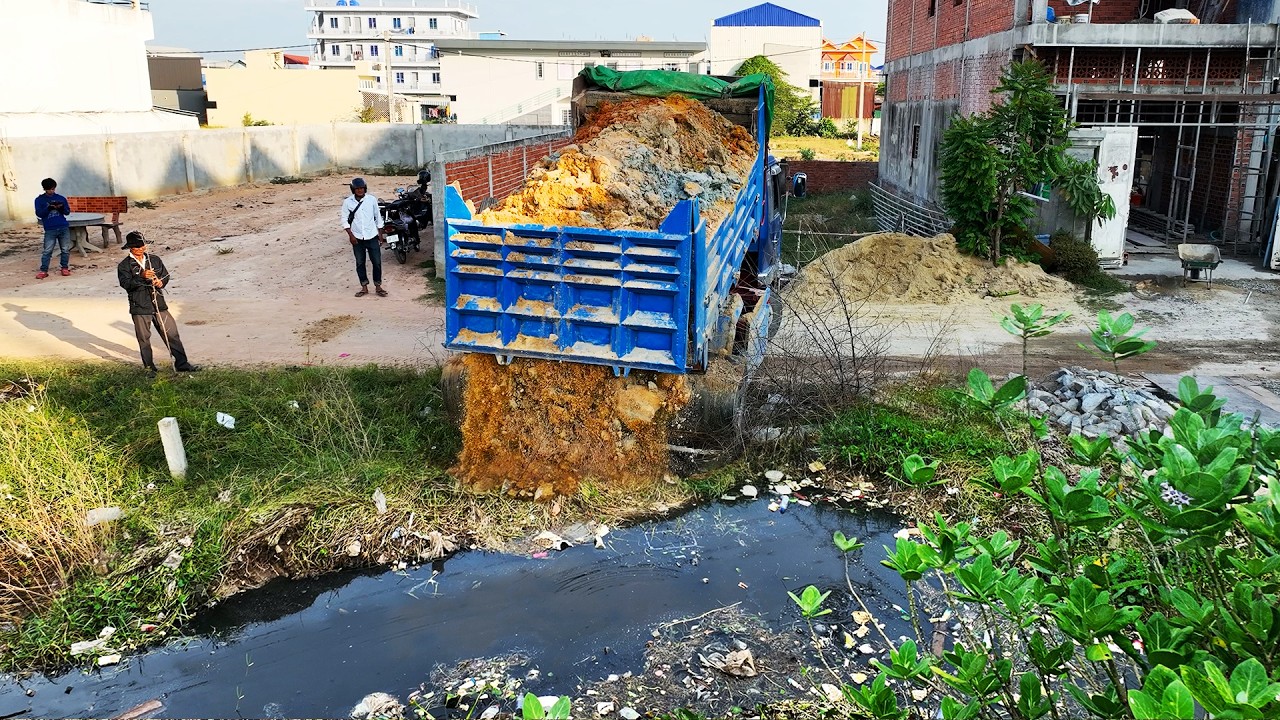 First Start a New Landfill Mix! Delete Flooded Area Using Skill Dozer Pushing Soil with 5Ton Trucks