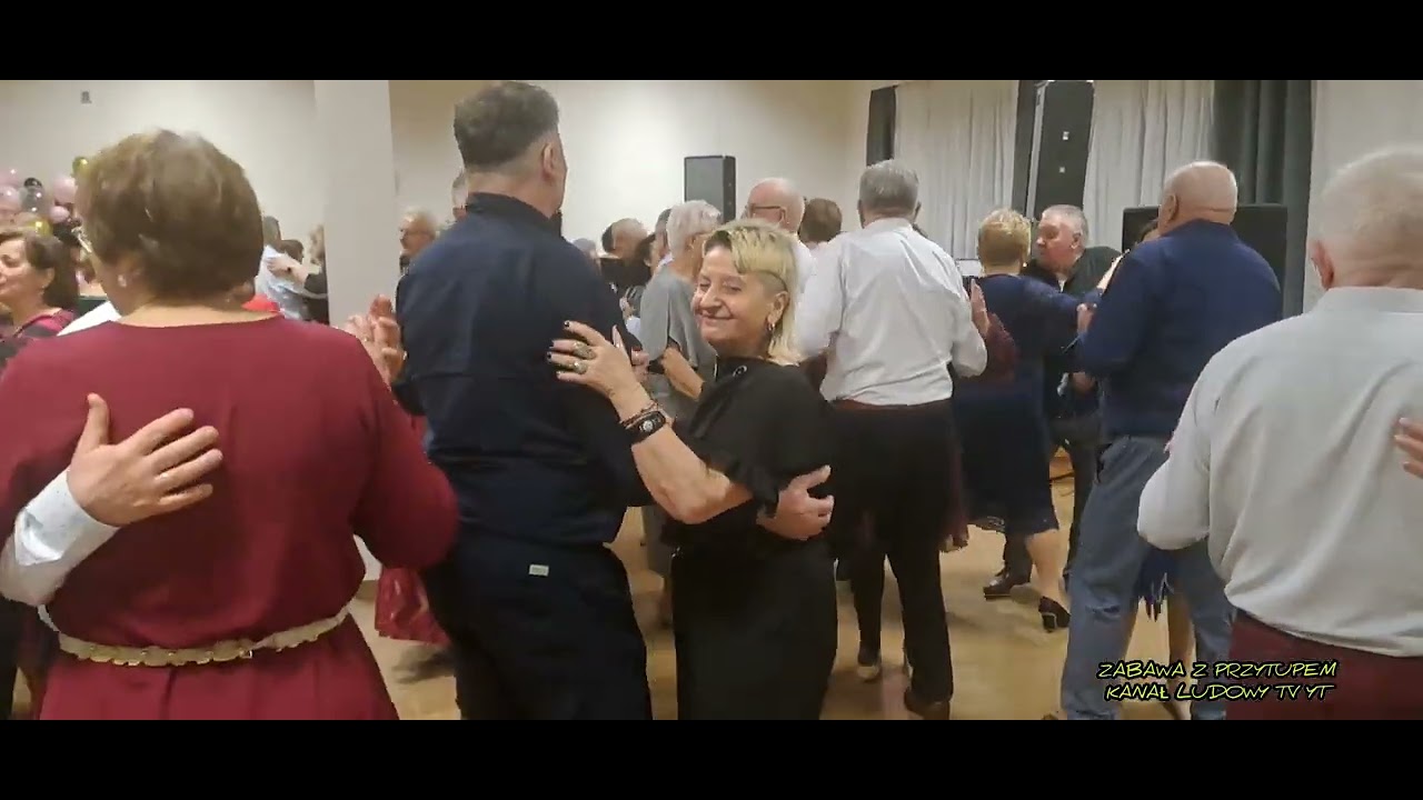 14Luty2026 Gra Kapela Krzysztofa Rokicińskiego pięknie zaśpiewała też nowa miłośniczka tańca 