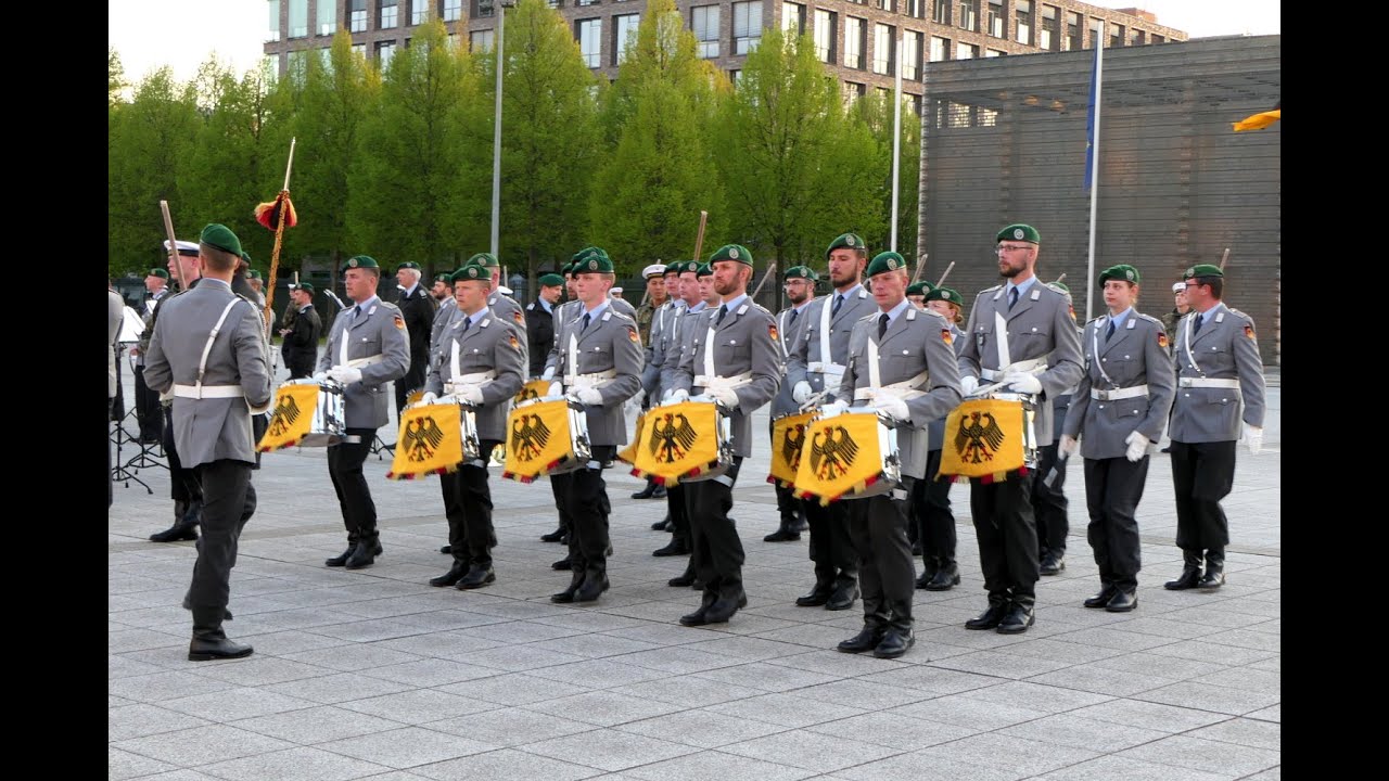 Marsch der Fackelträger 28.04.2022 Bendlerblock