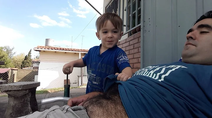 INFLANDO LA PANZA DE PAP