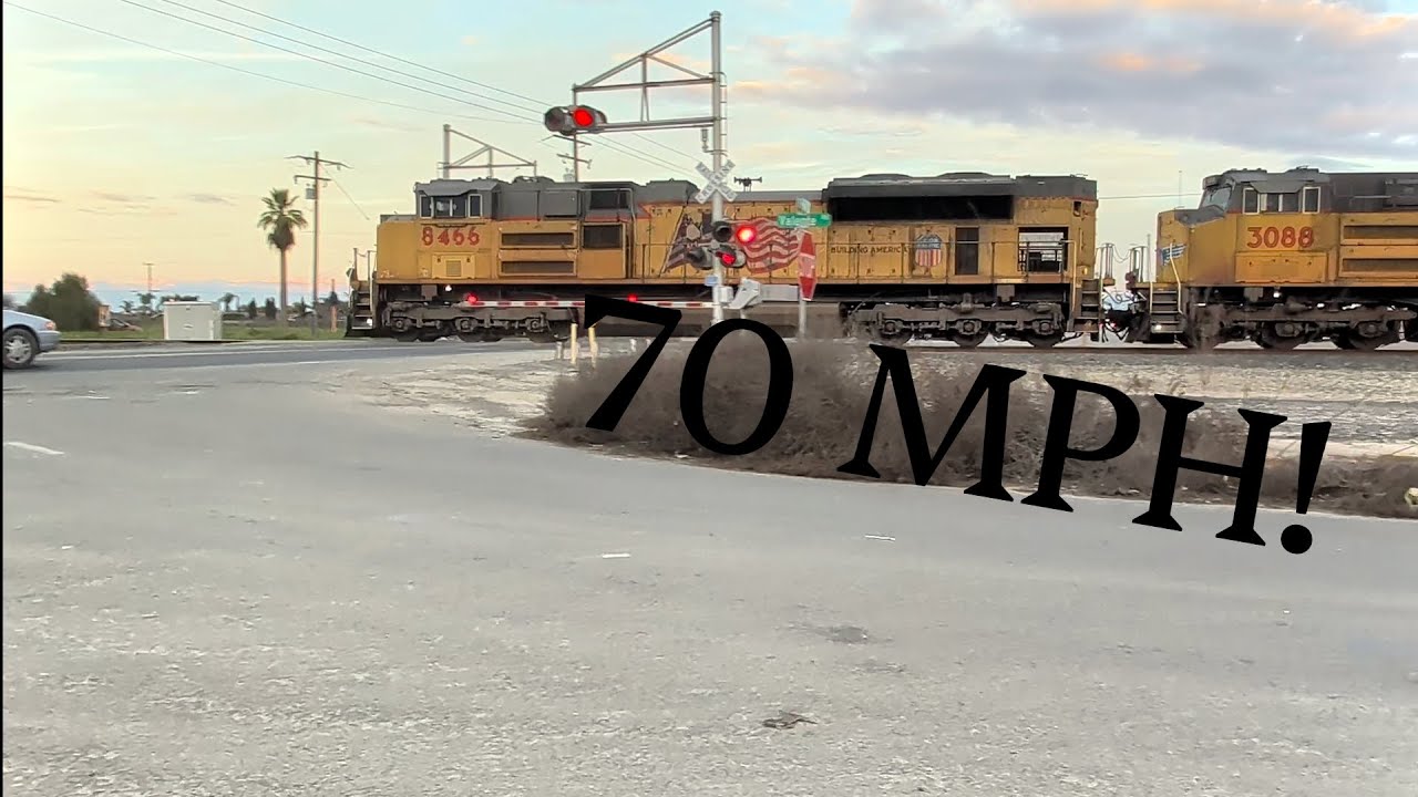 Very fast Union Pacific train at Sierra Ave in Earlimart California 🫨