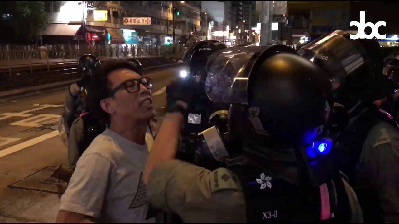 Hong Kong Police Force - The Truth - Police Prevent Man Returning Home ...