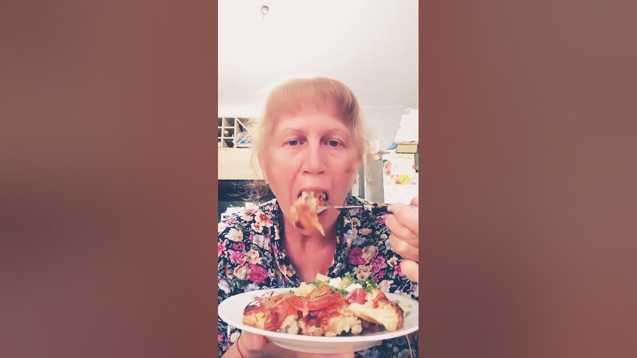 еда из пятерочки , все по 15 рублей, в 70 лет это проза жизни. - YouTube