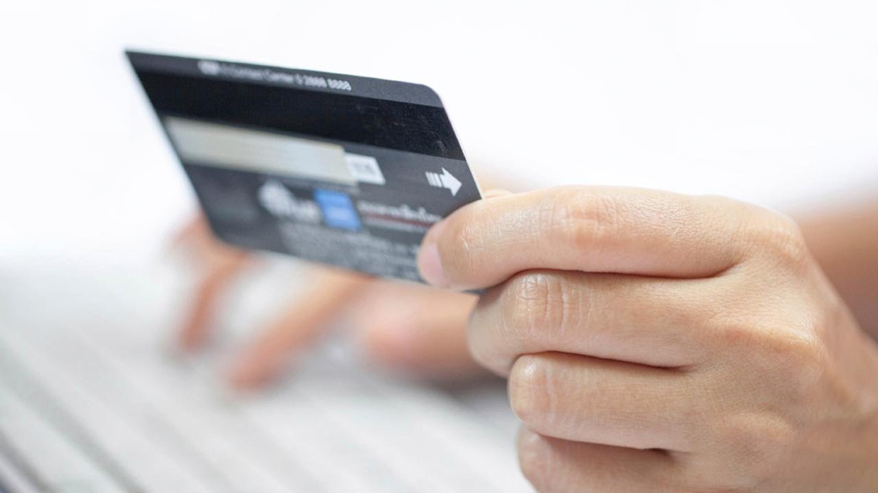Deloitte Releases the Top Holiday Shopping Consumer Trends