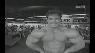 Dennis Newman trains shoulders