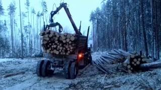 Завантаження  лісовоза за допомогою  маніпулятора Соломбалец СФ-65 ч.1
