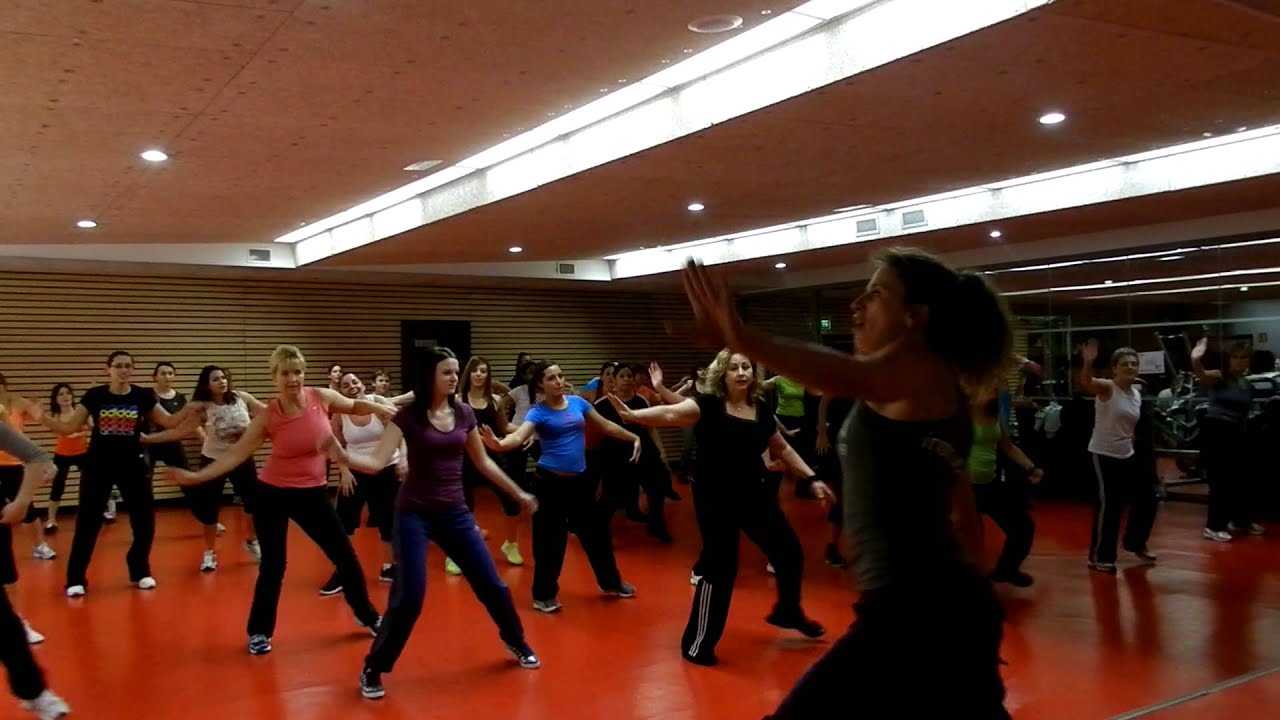 ZUMBA - run the world BEYONCE - celindazumba borang 9 standar