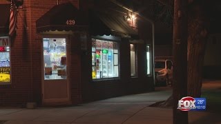 Police seek suspect in Bristol convenience store robbery